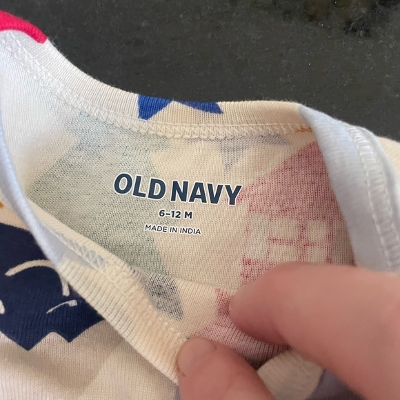 Old Navy Gender Neutral Holiday Outfit Bundle Size 6-12 Months NWT - Picture 5 of 5